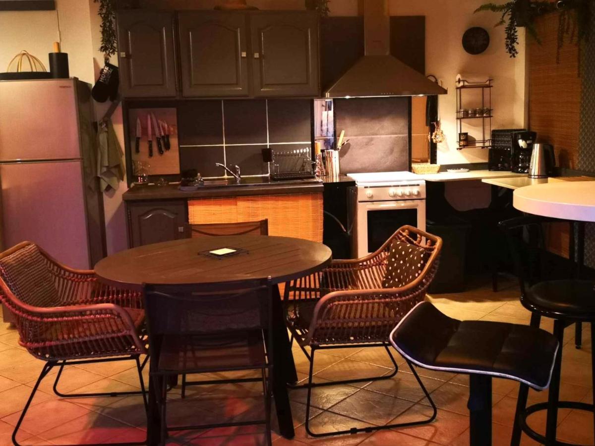 Le Panoramique Loft Bed & Breakfast เลอ ตอมปง ภายนอก รูปภาพ